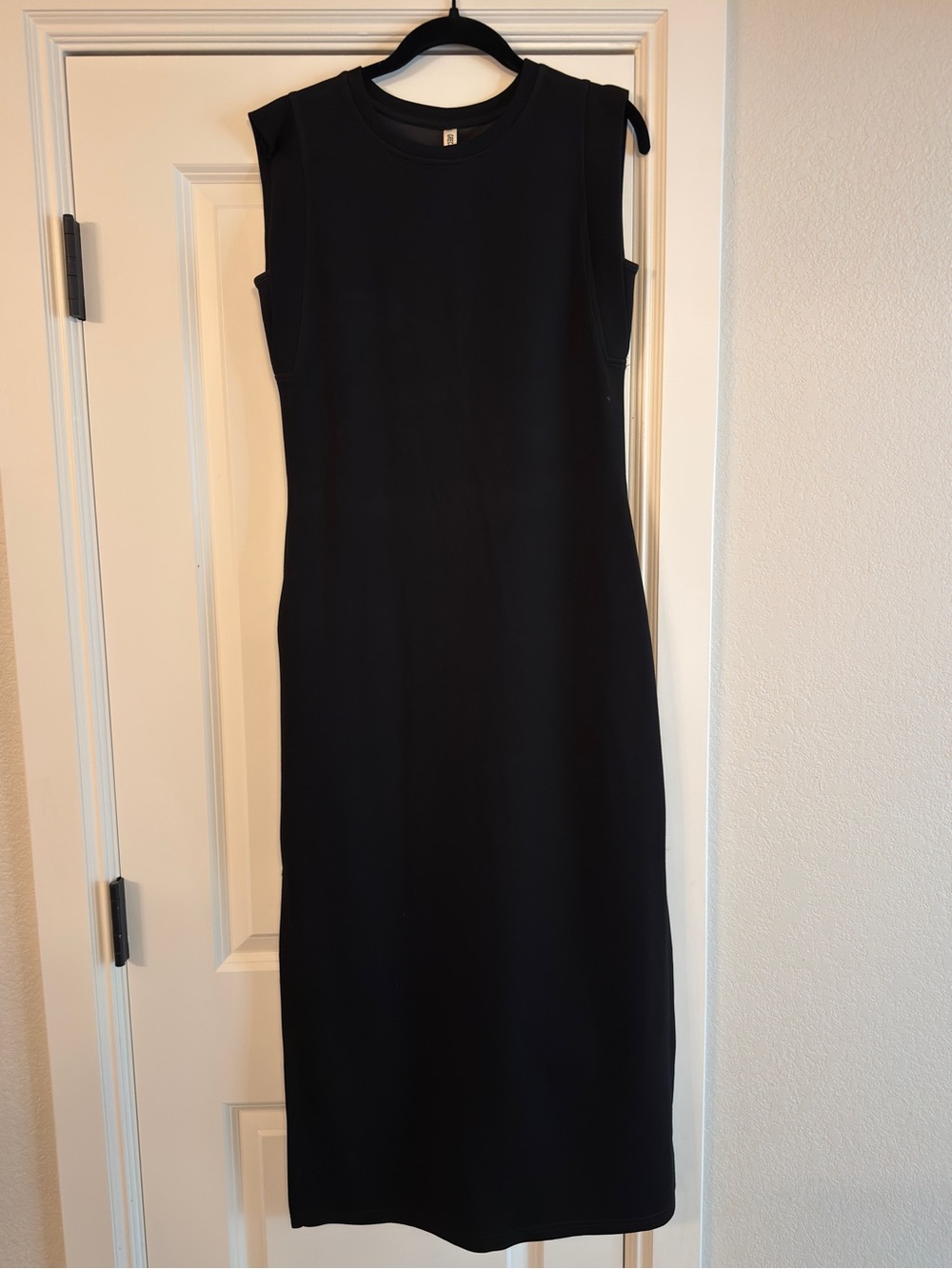 Grecerelle Sleeveless Black Midi Dress